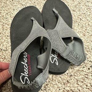 Women’s Size 10 Skecher’s Yoga Foam Grey Sandals.